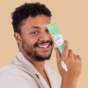 Sminke med naturlige og økologiske ingredienser, uten miljøgifter og hormonforstyrrende stoffer.